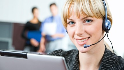 呼叫中心系統(tǒng)報價與業(yè)務(wù)外包服務(wù) 成本效益與選擇指南